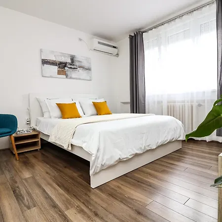Astra Near The Main Train Station Apartment Novi Sad